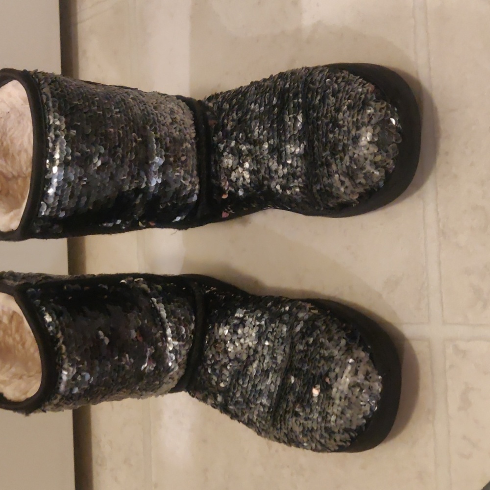UGG Classic Short Black & Silver Sequin Boots Y2K Cottagecore Outdoors Retro